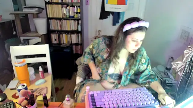 Snapshot of Rosiee69_ chatting on November 2, 4:42 pm Rosiee69 online show from November 2, 4:42 pm