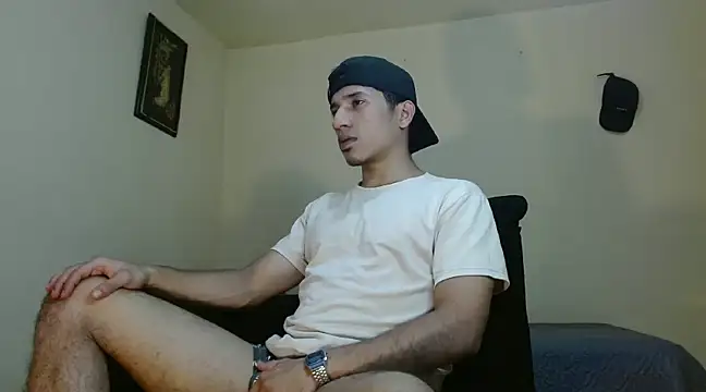 Snapshot of AngelHil chatting on February 23, 10:42 pm AngelHil online show from February 23, 10:42 pm