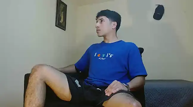 Snapshot of AngelHil chatting on March 15, 2:24 am AngelHil online show from March 15, 2:24 am