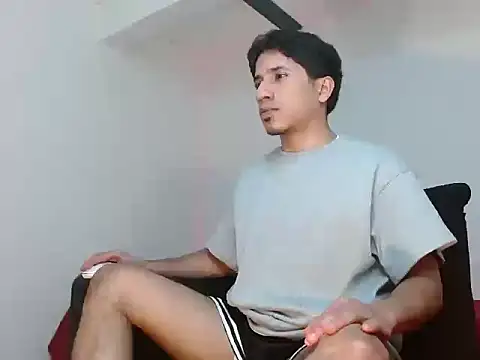 Snapshot of AngelHil chatting on November 16, 1:55 am AngelHil online show from November 16, 1:55 am