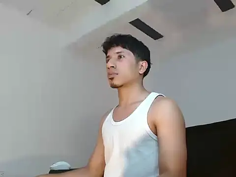 Snapshot of AngelHil chatting on December 14, 1:44 am AngelHil online show from December 14, 1:44 am