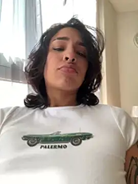 Snapshot of Alice_surprise chatting on June 19, 8:07 am Alice surprise online show from June 19, 8:07 am