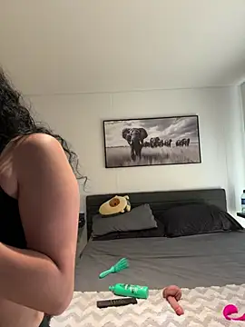 Snapshot of Alice_surprise chatting on July 26, 10:49 pm Alice surprise online show from July 26, 10:49 pm