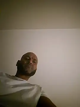 Snapshot of Mrnutella chatting on March 5, 5:29 am Mrnutella online show from March 5, 5:29 am