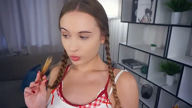 Snapshot of QuennaCoote chatting on October 31, 5:52 am QuennaCoote online show from October 31, 5:52 am