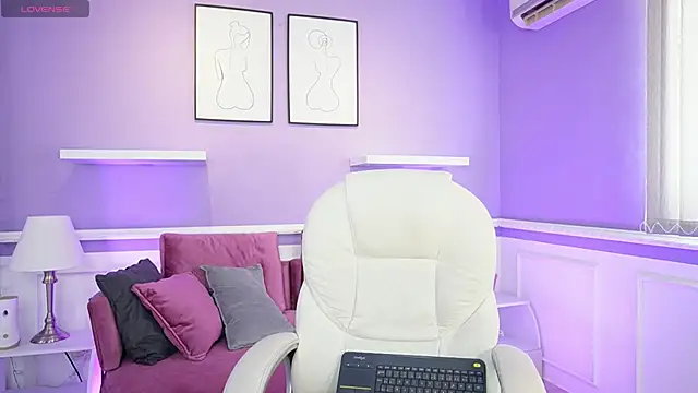 Snapshot of SaharaKramer chatting on March 8, 6:16 pm SaharaKramer online show from March 8, 6:16 pm