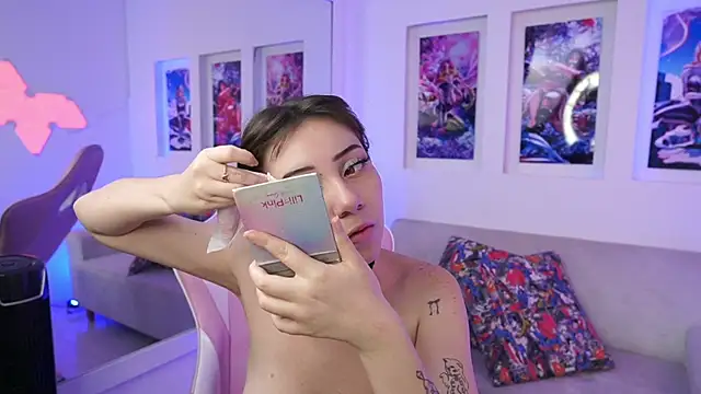 Snapshot of SaharaKramer chatting on March 19, 1:32 am SaharaKramer online show from March 19, 1:32 am