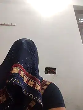 Snapshot of indian_couple4 chatting on February 18, 9:54 am indian couple4 online show from February 18, 9:54 am