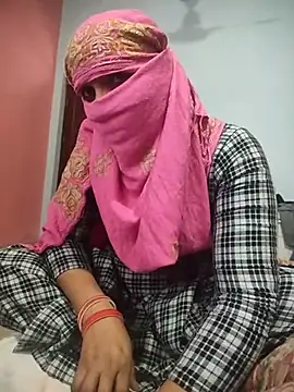 Snapshot of indian_couple4 chatting on February 19, 7:17 am indian couple4 online show from February 19, 7:17 am