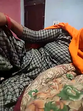 Snapshot of indian_couple4 chatting on February 20, 4:14 pm indian couple4 online show from February 20, 4:14 pm