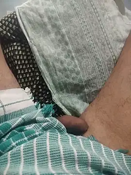 Snapshot of indian_couple4 chatting on October 27, 1:31 am indian couple4 online show from October 27, 1:31 am