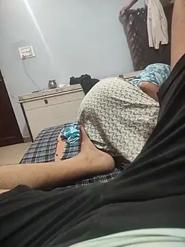 Snapshot of indian_couple4 chatting on October 29, 4:20 pm indian couple4 online show from October 29, 4:20 pm