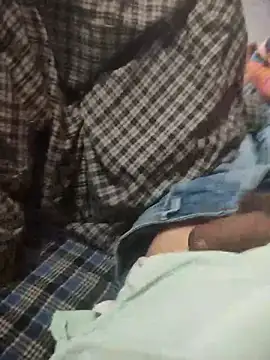 Snapshot of indian_couple4 chatting on November 25, 8:14 am indian couple4 online show from November 25, 8:14 am