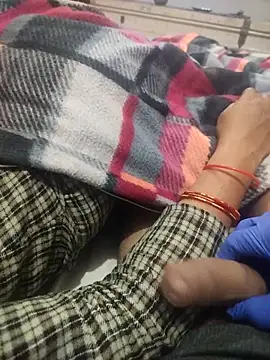 Snapshot of indian_couple4 chatting on December 15, 5:06 pm indian couple4 online show from December 15, 5:06 pm