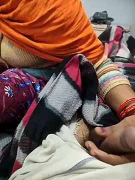 Snapshot of indian_couple4 chatting on December 20, 9:38 am indian couple4 online show from December 20, 9:38 am