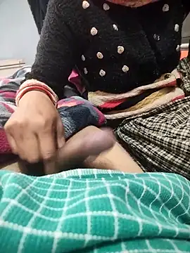 Snapshot of indian_couple4 chatting on December 23, 4:21 am indian couple4 online show from December 23, 4:21 am