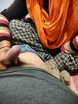 Snapshot of indian_couple4 chatting on January 10, 10:28 am indian couple4 online show from January 10, 10:28 am