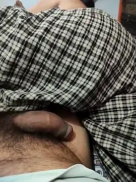 Snapshot of indian_couple4 chatting on February 28, 6:58 am indian couple4 online show from February 28, 6:58 am