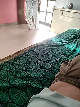 Snapshot of indian_couple4 chatting on May 15, 2:18 am indian couple4 online show from May 15, 2:18 am