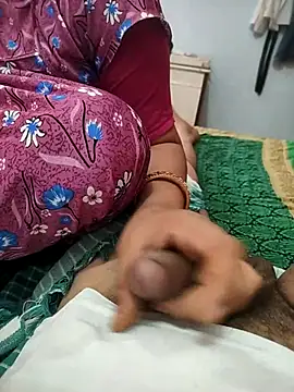 Snapshot of indian_couple4 chatting on May 18, 5:35 am indian couple4 online show from May 18, 5:35 am