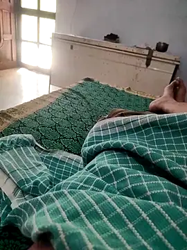 Snapshot of indian_couple4 chatting on May 24, 4:50 am indian couple4 online show from May 24, 4:50 am