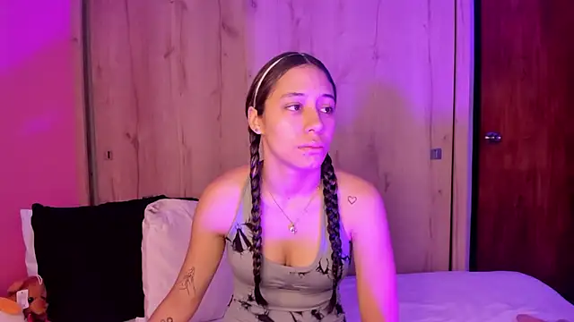 Snapshot of TANIA_06 chatting on May 9, 1:05 pm TANIA 06 online show from May 9, 1:05 pm