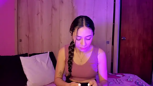 Snapshot of TANIA_06 chatting on May 16, 1:10 pm TANIA 06 online show from May 16, 1:10 pm