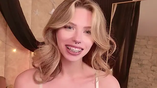Sierra Fane online show from August 3, 9:18 pm