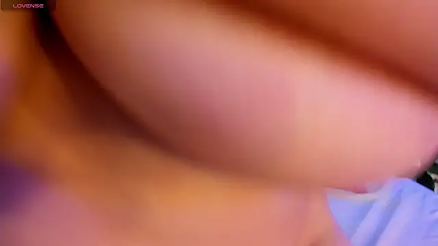 SalomeeHills online show from June 14, 8:55 pm