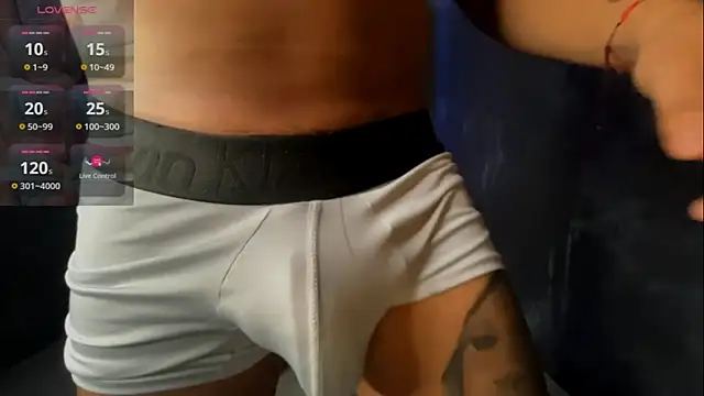 Snapshot of jeffvalemtino chatting on December 17, 10:49 pm jeffvalemtino online show from December 17, 10:49 pm