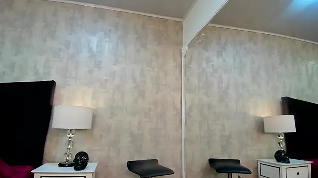 NahomyCarther online show from December 1, 3:00 am