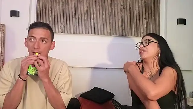 aron and paula online show from October 31, 4:02 am