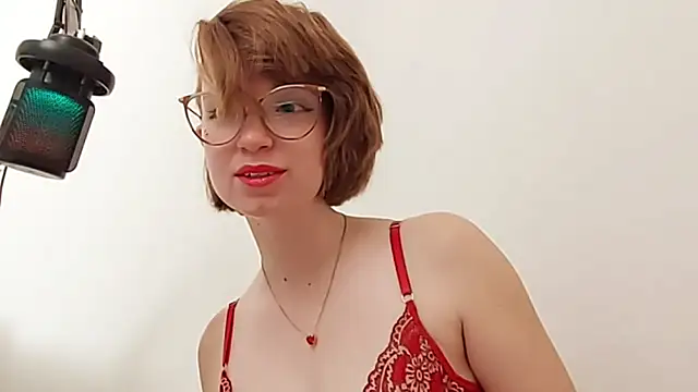 Elise Nyx online show from September 20, 1:45 pm