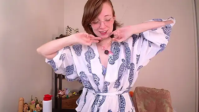Snapshot of Elise_Nyx chatting on June 6, 12:54 pm Elise Nyx online show from June 6, 12:54 pm