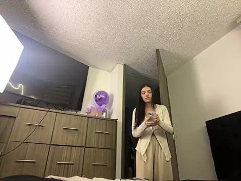 Snapshot of DesireLuxe chatting on March 10, 4:49 am DesireLuxe online show from March 10, 4:49 am