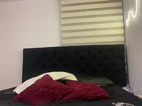 Snapshot of DesireLuxe chatting on March 16, 5:36 am DesireLuxe online show from March 16, 5:36 am