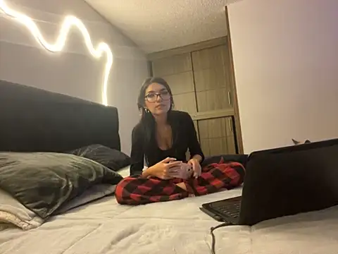 Snapshot of DesireLuxe chatting on September 27, 5:34 am DesireLuxe online show from September 27, 5:34 am