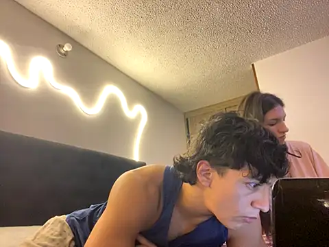 Snapshot of DesireLuxe chatting on October 10, 6:23 am DesireLuxe online show from October 10, 6:23 am