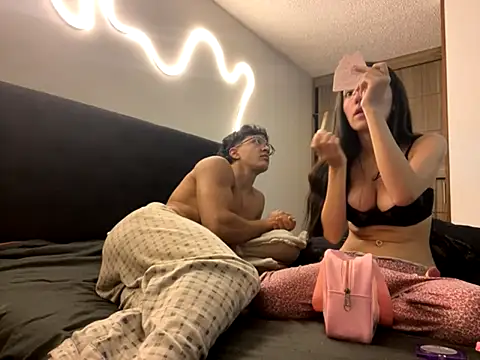 Snapshot of DesireLuxe chatting on October 12, 7:29 am DesireLuxe online show from October 12, 7:29 am