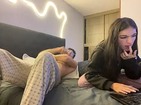 Snapshot of DesireLuxe chatting on October 14, 7:42 am DesireLuxe online show from October 14, 7:42 am