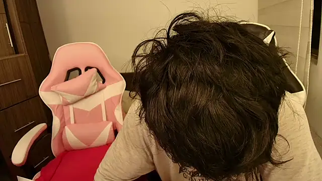 Snapshot of DesireLuxe chatting on November 2, 5:43 am DesireLuxe online show from November 2, 5:43 am