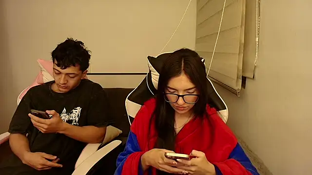 Snapshot of DesireLuxe chatting on November 30, 6:39 am DesireLuxe online show from November 30, 6:39 am