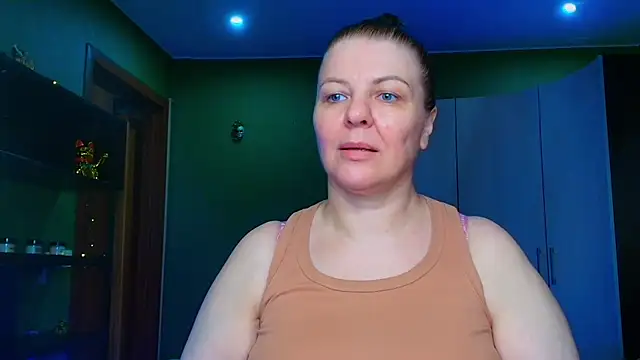 Snapshot of VeronikawGold chatting on May 18, 12:00 pm VeronikawGold online show from May 18, 12:00 pm