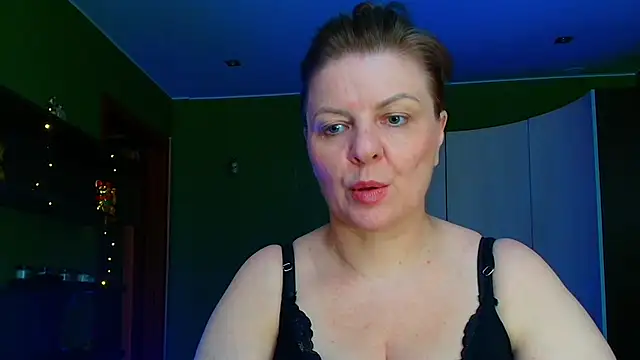 Snapshot of VeronikawGold chatting on May 21, 3:41 pm VeronikawGold online show from May 21, 3:41 pm