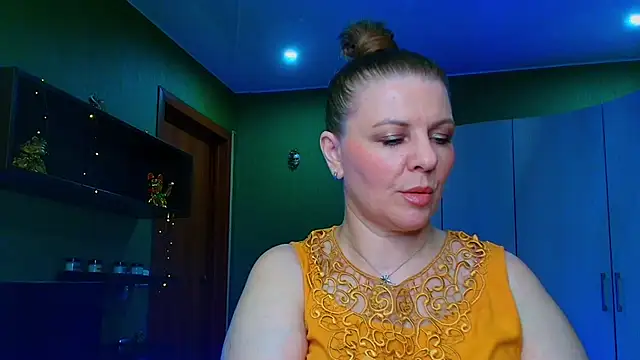Snapshot of VeronikawGold chatting on May 22, 6:57 pm VeronikawGold online show from May 22, 6:57 pm