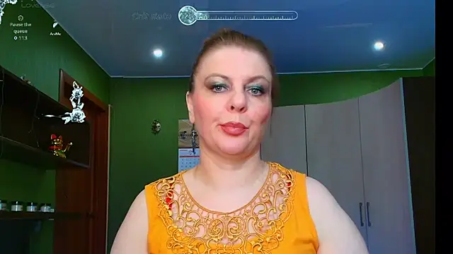 Snapshot of VeronikawGold chatting on June 5, 4:52 am VeronikawGold online show from June 5, 4:52 am