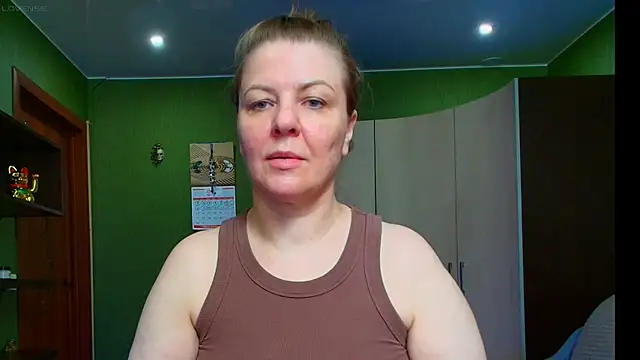 Snapshot of VeronikawGold chatting on June 8, 7:42 am VeronikawGold online show from June 8, 7:42 am