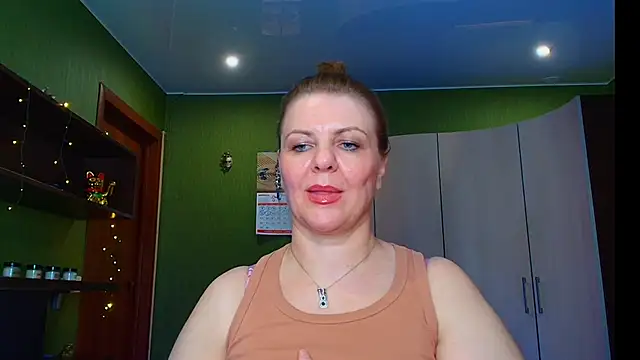 Snapshot of VeronikawGold chatting on June 11, 12:32 am VeronikawGold online show from June 11, 12:32 am