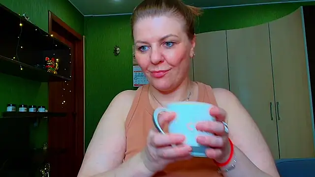Snapshot of VeronikawGold chatting on June 15, 7:32 am VeronikawGold online show from June 15, 7:32 am