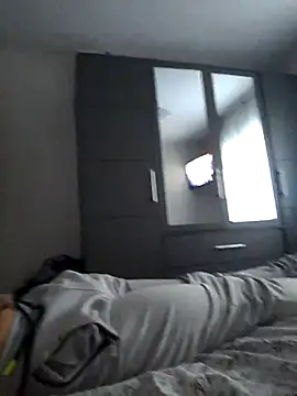 Snapshot of andreiiiii2025 chatting on November 5, 2:17 pm andreiiiii2025 online show from November 5, 2:17 pm